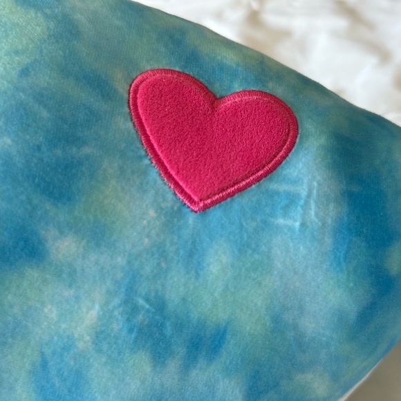 NEW with tags - Hugmallows, Squishmallows Blue Shark Plush - Picture 4 of 9